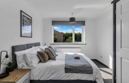 Group-Friendly 4-BR Home with Space & Comfort - Foto 2