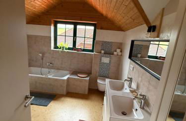 Blockbohlen HolzHaus mit Sauna, Outdoor Jacuzzi und BadeTeich - Foto 46