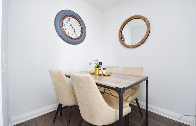 Yorkville Modern 1 Bedroom Suite Toronto - Photo 29