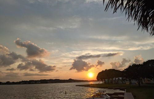 Enchanted April Lake House 3 Bed 2 Bath - Photo 18