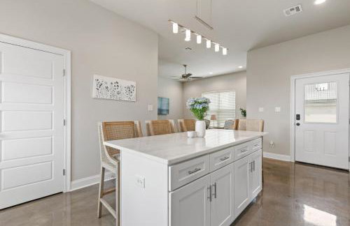 NEW Youngsville Escape KING Beds Cajun Luxury WiFi - Foto 13