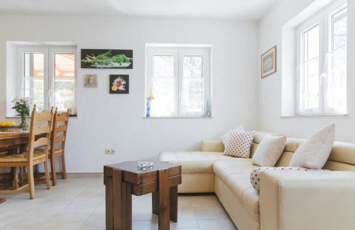 Stonehouse Korlat with open-air jacuzzi - Foto 24