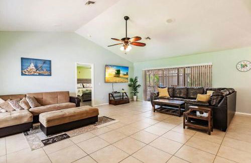 Sunny Oasis Getaway -Heated Pool-Mini Golf-Near Beach - Foto 71