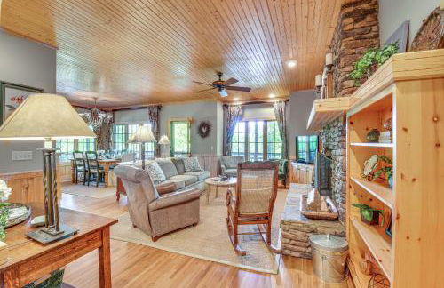 Mountain Time Cashiers Condo with Deck and Views! - Foto 4