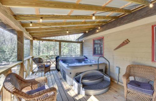 Cozy Creekside Mountain Escape w/ Hot Tub! - Foto 26