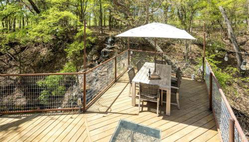Hobbit Treehouse with Waterfall on the Brazos River for Glamping in Texas - Foto 5