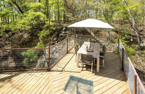 Hobbit Treehouse with Waterfall on the Brazos River for Glamping in Texas - Foto 5