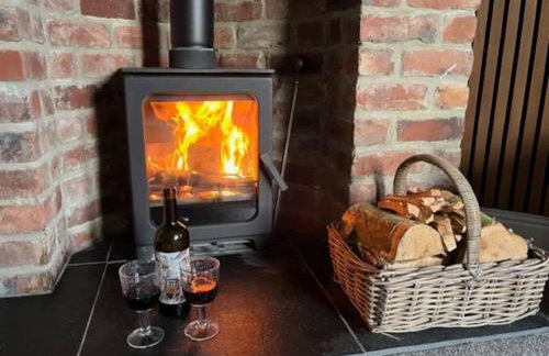 The Blue Cottage with luxurious Super King bed - Photo 11