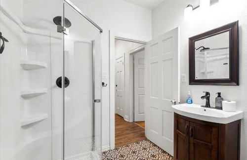 Evergreen Manor Private Pool 3BR No Stairs Retreat - Foto 51