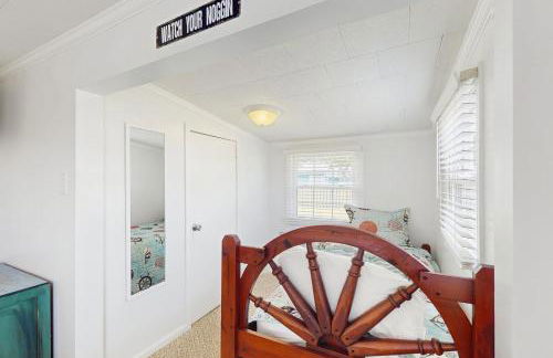 Dog-friendly coastal home with enclosed yard and boat parking available - Foto 15
