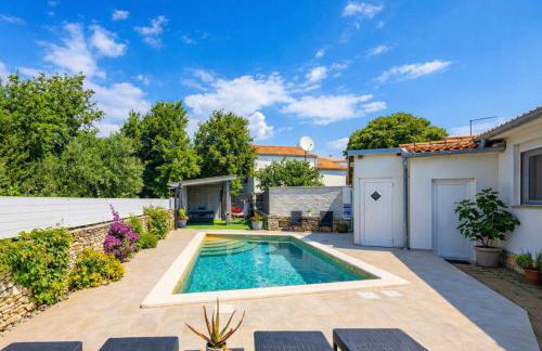 Kacana Blue - Home with Pool, Billiards, Darts - Foto 1