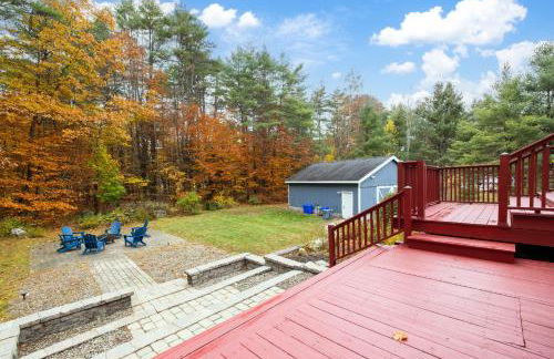 3BR Lake Luzerne Retreat with Game Room & Cozy Fire Pit - Foto 40