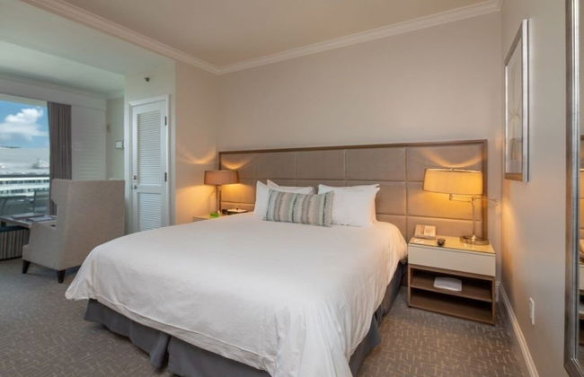 Fontainebleau Tresor Bay/ocean View Junior Suite 1 Bedroom Hotel Room - Photo 3