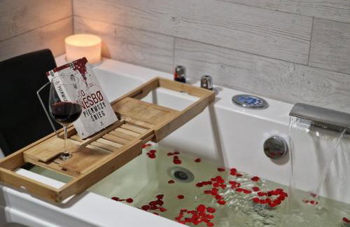 Apartament w Centrum z wanną z hydromasażem - Foto 16