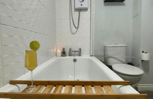 Eskdale Townhouse- Spacious 4BR ,Crawley, Free Wifi, Parking, fully equipped, contractor friendly, temporary relocations welcome, near Gatwick Airport - Foto 59