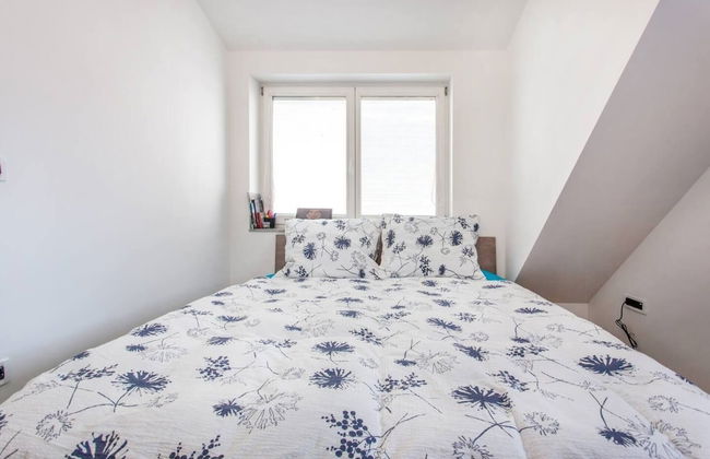 Ljubljana Riverbank Apartment in City Centre! - Photo 2