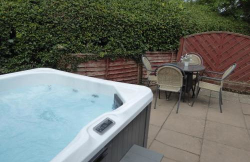 Romeo Cottage - Sleeps 4 - Open Plan Barn - Private Hot Tub & Garden - Foto 41