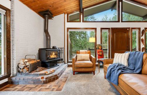 Chalet Seraphina - Cozy Pet Friendly Hot tub - Photo 9