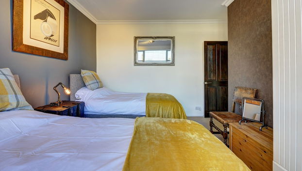 Canning Town House - Photo 5, Room