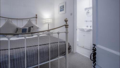 Calebs Cottage- Solva harbour - Photo 2