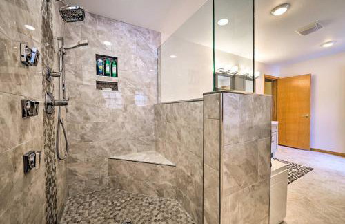 Spacious Lakefront Home with Sunroom and Bar! - Photo 30