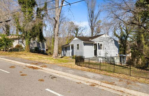 Cozy Home in Oak Ridge w 3BR - Foto 32