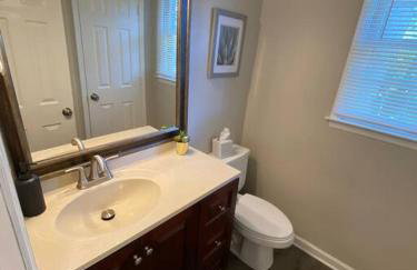 Lovely 2 Story 4 Bedms 3 Baths Home by Stone Mountain Park! - Foto 63