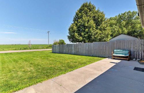 Elwood Townhome with Patio - 7 Mi to Johnson Lake - Foto 2
