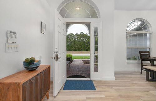 #370-Stunning 4 bed villa with south facing pool and spa with no rear neighbors - Foto 39