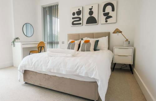 Modern 2 Bedroom with Superking Bed & Balcony views Near Wembley - Foto 12