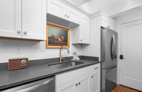 Modern Loft | Parking Included, Walk to Downtown - Foto 8