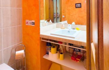 Exclusive Authentic Riviera Villa - Private Pool, Pétanque Court, Panoramic Mediterranean Sea & Estérel Mountain Views - Foto 25