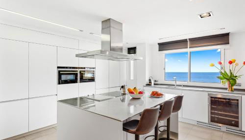 Frontline Beach Apt with Terrace - Foto 2