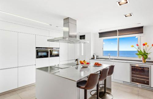 Frontline Beach Apt with Terrace - Foto 2