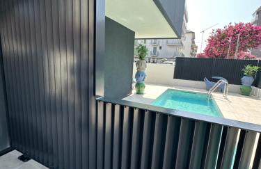 Beach Palace with small swimming pool, private beach, parking - Foto 40