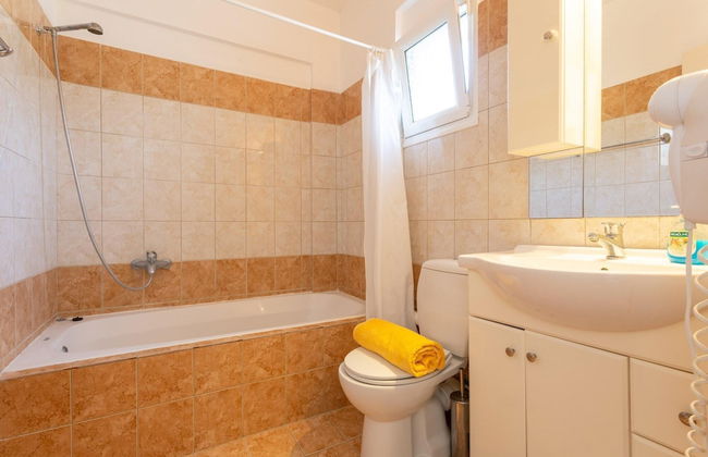 Villa Peach Large Private Pool Walk to Beach Sea Views A C Wifi Car Not Required - 2181 - Foto 17