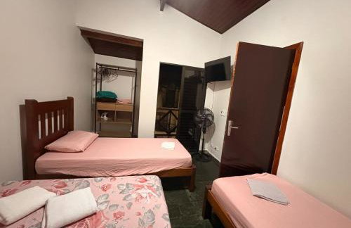 TRIPLEX piscina churrasqueira lava e seca Wi-Fi e 2 TVs em Condomínio com 90m2 no centro de Ubatuba - Foto 9