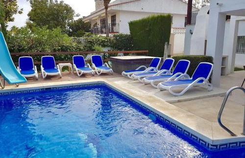 High Quality, Spacious, 4 Bedroom private Villa - Photo 23