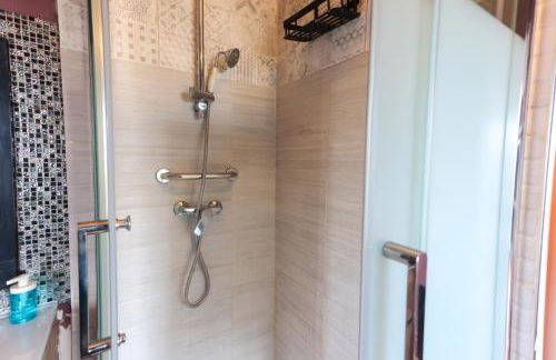 APPARTEMENT CHALEUREUX ARTISTIQUE QUARTIER GARE DU NORD - GARE DE L'EST et GRANDS BOULEVARDS - Foto 18