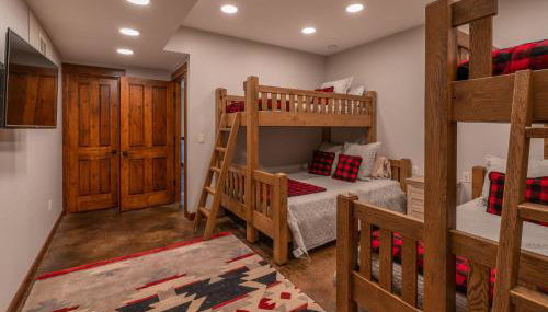 Emigrant Peak Lodge - Photo 5