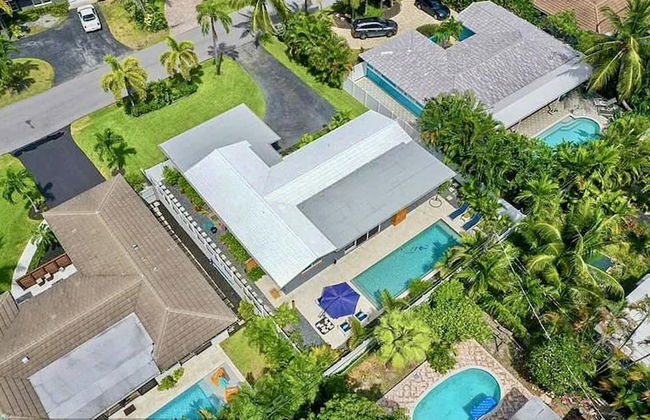 Beach Bliss 10 Mins to Waves 3BR Oasis With Pool - Foto 9