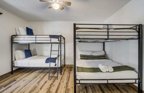 Rustic Outlaw Secluded Escape with Stunning Views - Foto 39