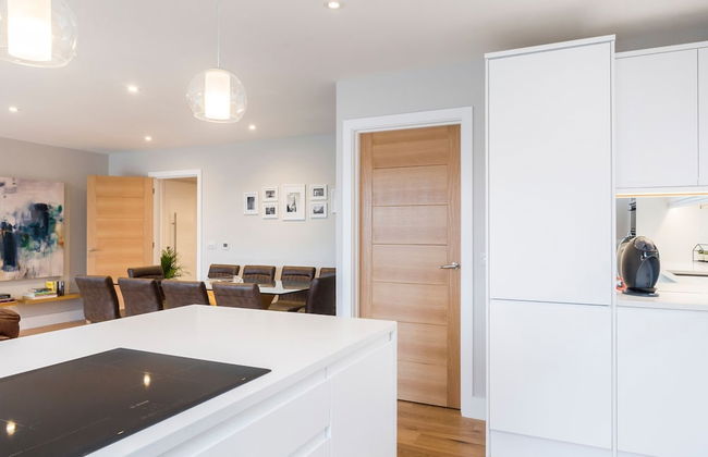 Stylish new Home With Parking - King Beds Garden - Foto 13