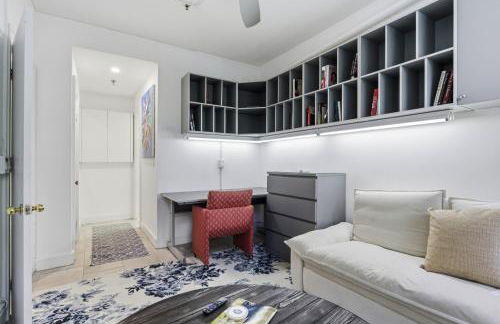 NEW Coastal 1BR at Palm Beach Hotel Condo - Foto 28