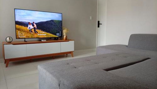 Apartamento Completo para até 6 - 3 Quartos - Garagem Coberta - Conforto de Verdade - Check-in Automático - Foto 2