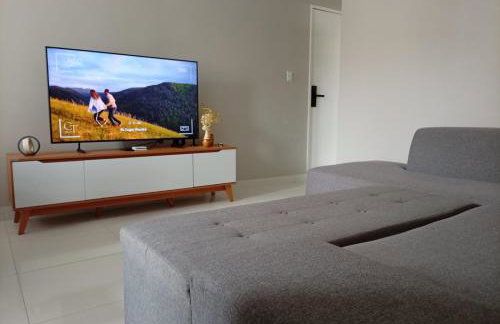 Apartamento espaçoso com 3 quartos para até 6 pessoas, Garagem coberta dentro do condomínio e Check-in Automático via Fechadura com senha - Foto 1