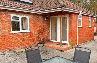 Three Bedroom Bungalow ideal for families or contractors Highbridge - Photo 7