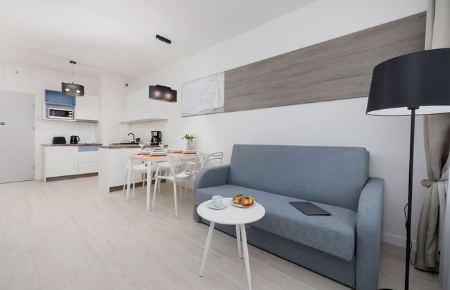 Aquamarina Onyx Apartments by Renters - Photo 20