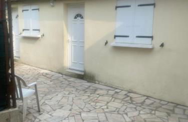 Apartment Sleeps 2 with On-Site Parking - Foto 21