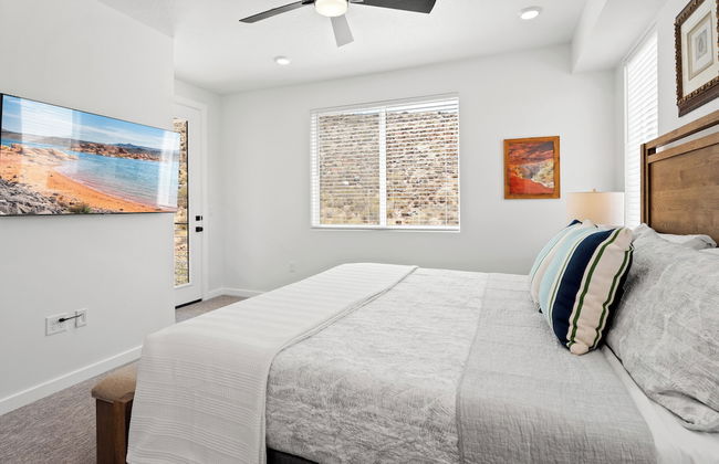 Touch of Class Stunning 5 Bdr! - Photo 2